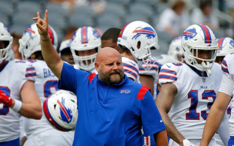 Brian Daboll hand up cropped 8/21/21