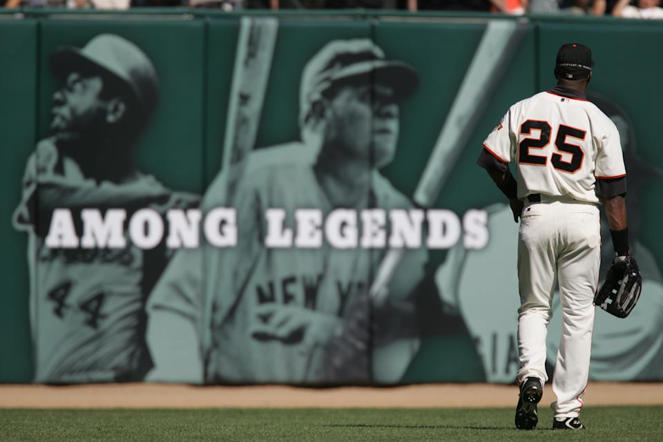 SAN FRANCISCO - SEPTEMBER 26: Barry Bonds of the San Francisco Giants during the game against the Los Angeles Dodgers at SBC Park on September 26, 2004 in San Francisco, California. The Dodgers defeated the Giants 7-4. (Photo by Brad Mangin/MLB Photos via Getty Images)