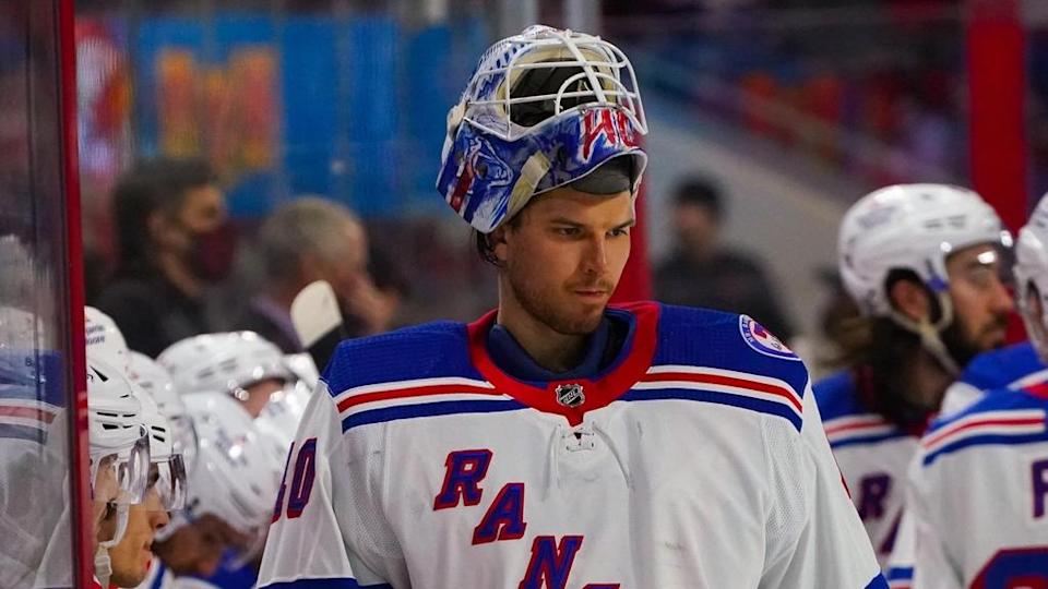 Alexandar Georgiev facemask up near bench 2022