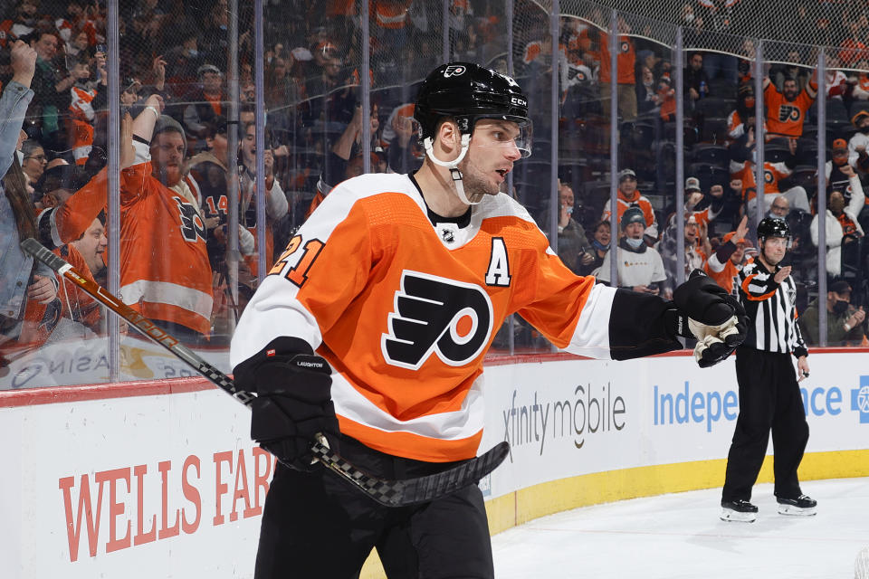 Scott Laughton #21 of the Philadelphia Flyers is a top pickup