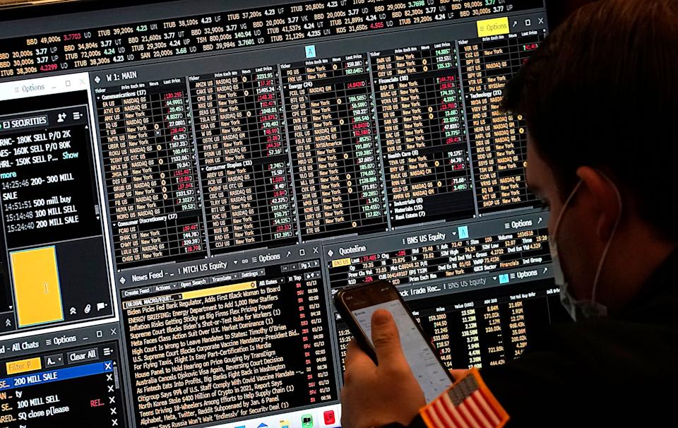 A trader works on the floor of the New York Stock Exchange at the closing bell January 14, 2022, in New York, New York. (Photo by TIMOTHY A. CLARY / AFP) (Photo by TIMOTHY A. CLARY/AFP via Getty Images)