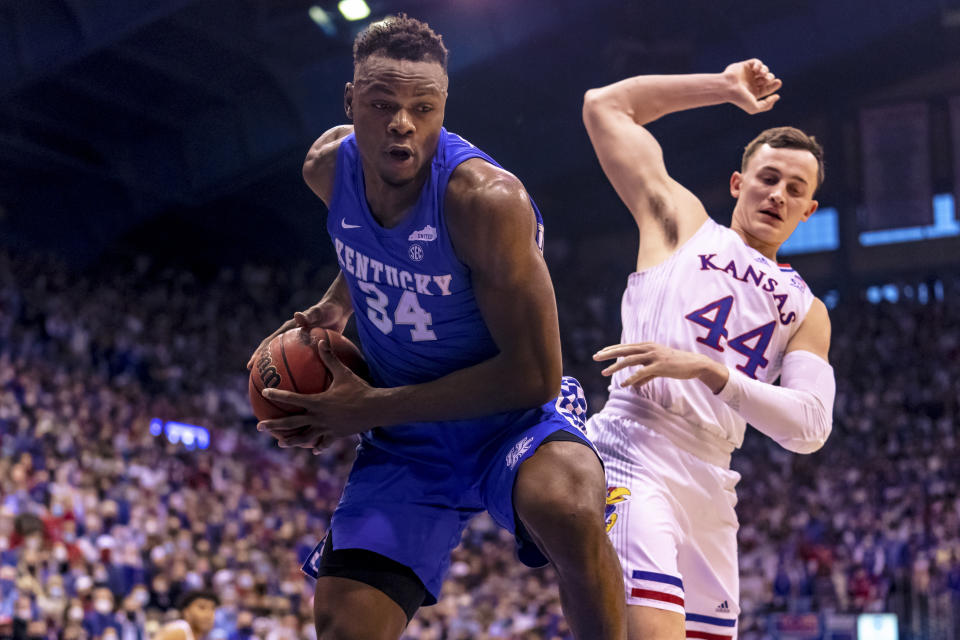 LAWRENCE, KS - JANUARY 29: Oscar Tshiebwe #34 of the Kentucky Wildcats takes a rebound away from Mitch Lightfoot #44 of the Kansas Jayhawks in the first half at Allen Fieldhouse on January 29, 2022 in Lawrence, Kansas. (Photo by Kyle Rivas/Getty Images)