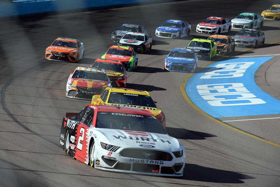 Brad Keselowski (2) leads Joey Logano, Bubba Wallace, Martin Turex Jr. and the rest of the field during the March 14, 2021 race at Phoenix Raceway.