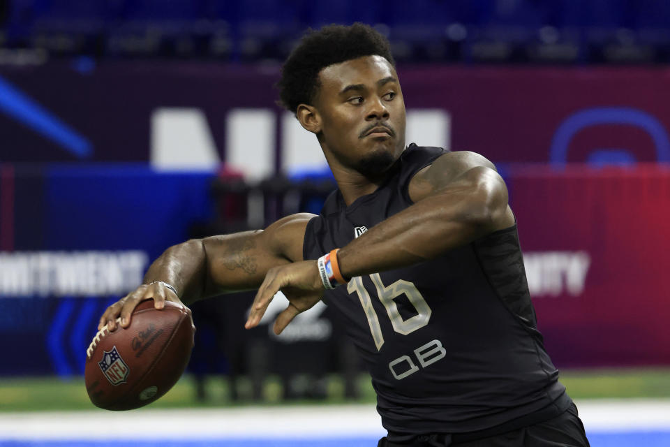 INDIANAPOLIS, INDIANA - MARCH 03: Malik Willis #QB16 of Liberty throws during the NFL Combine at Lucas Oil Stadium on March 03, 2022 in Indianapolis, Indiana. (Photo by Justin Casterline/Getty Images)