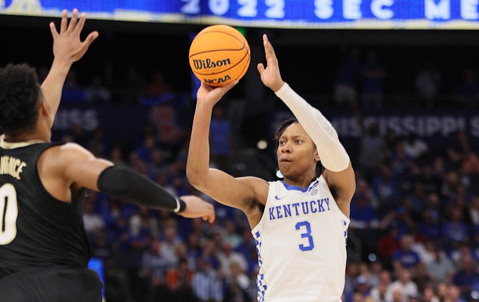 Kentucky's TyTy Washington shoots the ball against Vanderbilt during the SEC tournament. (Andy Lyons/Getty Images)