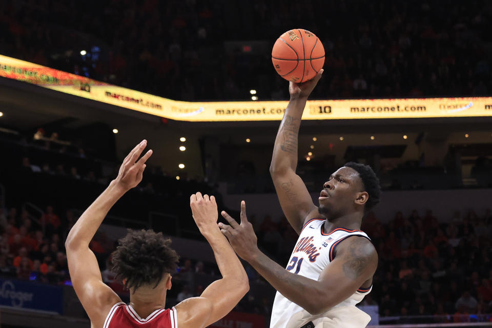 INDIANAPOLIS, INDIANA - MARCH 11: Kofi Cockburn #21 of the Illinois Fighting Illini takes a shot over Trayce Jackson-Davis #23 of the Indiana Hoosiers during the first half during the Big Ten Championship at Gainbridge Fieldhouse on March 11, 2022 in Indianapolis, Indiana. (Photo by Justin Casterline/Getty Images)