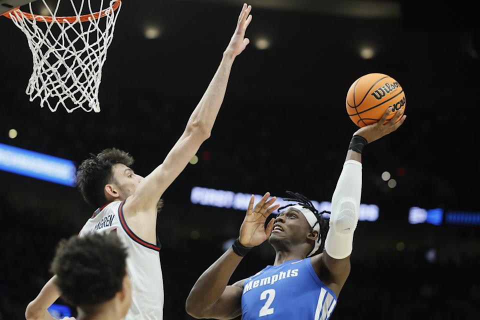 Memphis center Jalen Duren shoots the ball against Gonzaga center Chet Holmgren during their second-round game in the 2022 NCAA men's tournament on March 19, 2022. (Soobum Im/USA TODAY Sports)