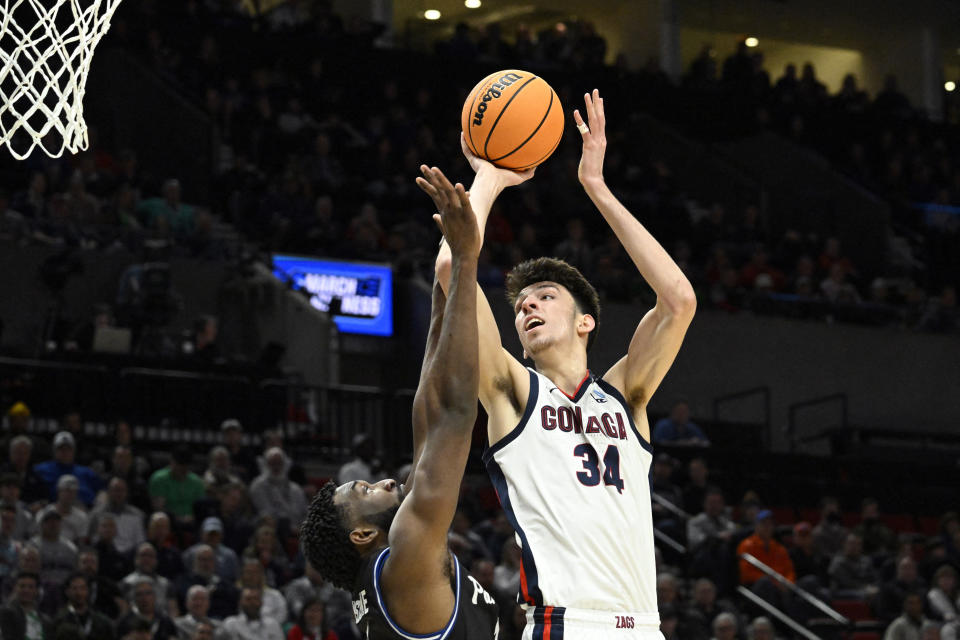 Gonzaga center Chet Holmgren, the top prospect for the 2022 NBA draft, shoots against Georgia State during the first round of the 2022 NCAA men's tournament. (Troy Wayrynen/USA TODAY Sports)