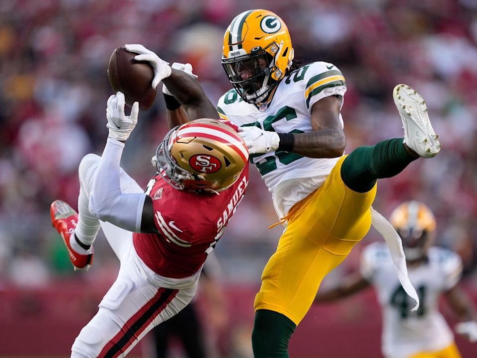 Deebo Samuel makes a play against the Green Bay Packers.