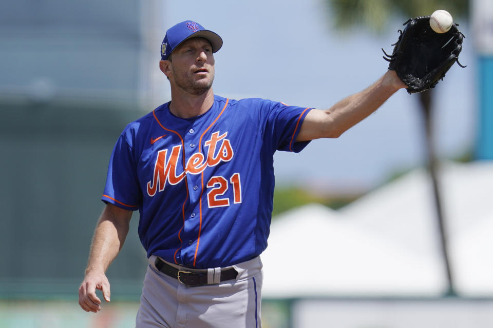 Max Scherzer has joined a Mets rotation headlined by Jacob deGrom that could be the best in MLB in 2022. (AP Photo/Sue Ogrocki)