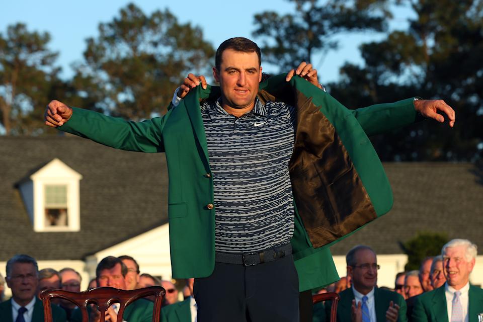 AUGUSTA, GEORGIA - APRIL 10: Scottie Scheffler is awarded the Green Jacket by 2021 Masters champion Hideki Matsuyama of Japan during the Green Jacket Ceremony after he won the Masters at Augusta National Golf Club on April 10, 2022 in Augusta, Georgia. (Photo by Andrew Redington/Getty Images)