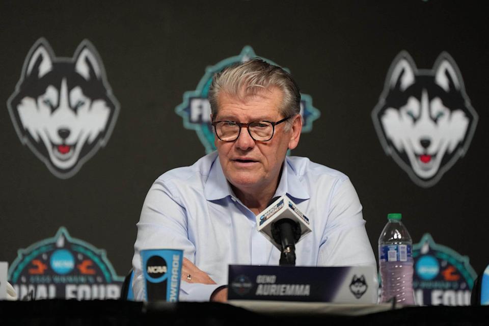 Geno Auriemma.