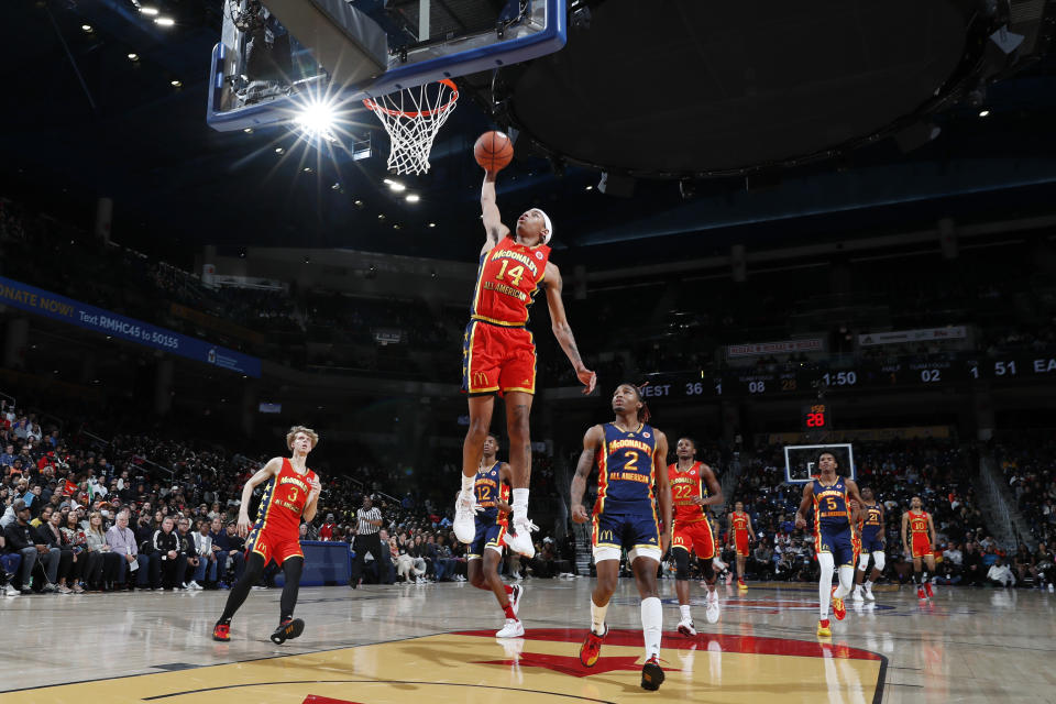 Nick Smith Jr. dunks during the 2022 McDonald's All-American Game at Wintrust Arena in Chicago on Marh 29, 2022. (Brian Spurlock/Icon Sportswire via Getty Images)