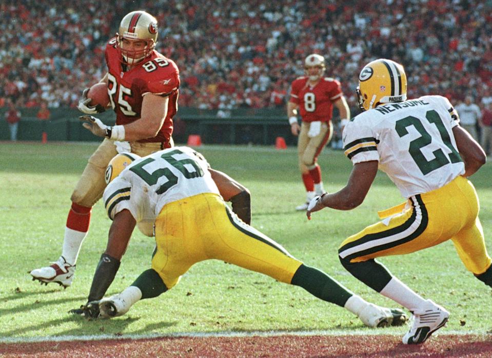 San Francisco 49ers tight end Greg Clark (85) runs around Green Bay Packers Lamont Hollinhquest (56) and Craig Newsome (21) to score his team's second touchdown after catching a pass from quarterback Steve Young (8) during third quarter action in their NFL playoff game January 3. GMH/KM