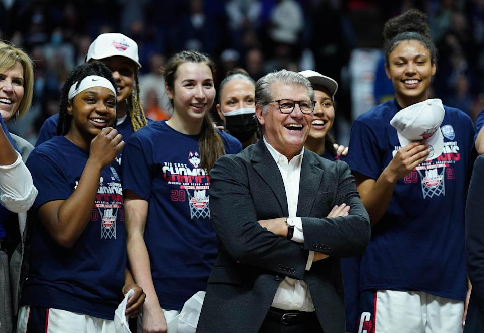 Geno Auriemma and the UConn Huskies celebrate winning the 2022 Big East tournament.