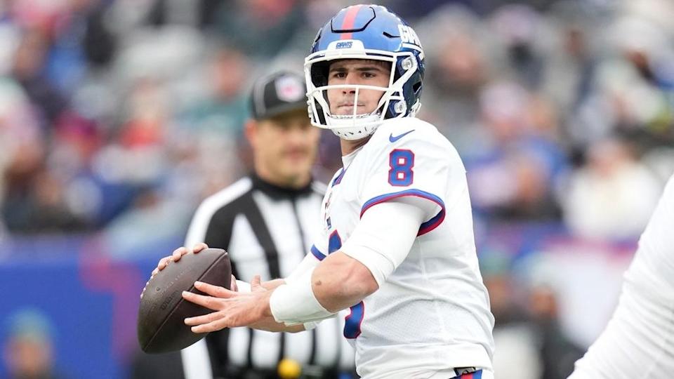 New York Giants quarterback Daniel Jones (8) looks to throw in the first half. The Giants defeat the Eagles, 13-7, at MetLife Stadium on Sunday, Nov. 28, 2021, in East Rutherford. Nyg Vs Phi