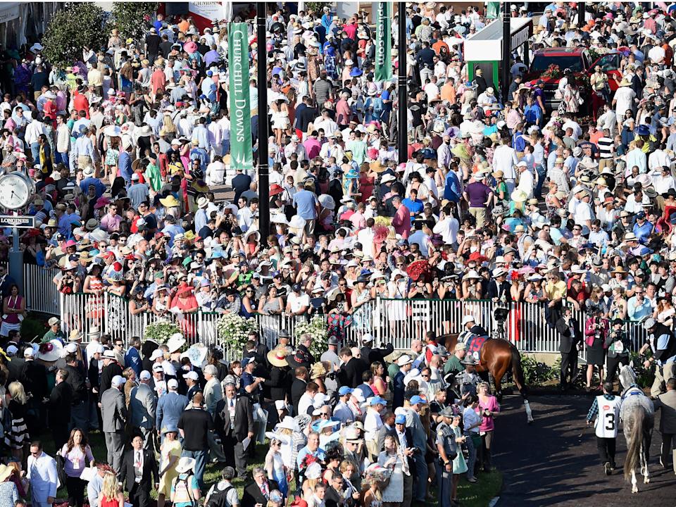 kentucky derby crowds