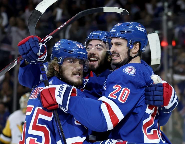 Rangers group celebration, Game 7 win over Penguins