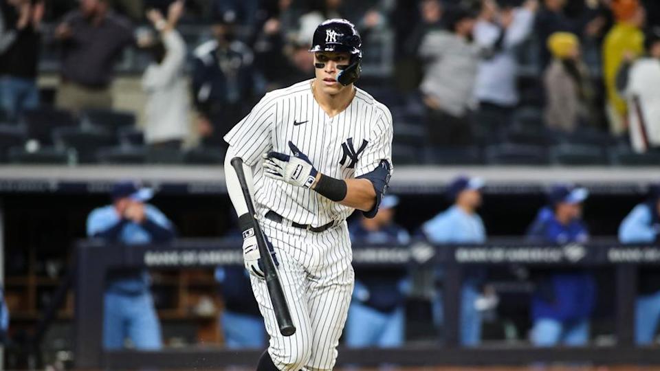 Aaron Judge tosses bat after walk-off homer against Blue Jays May 2022