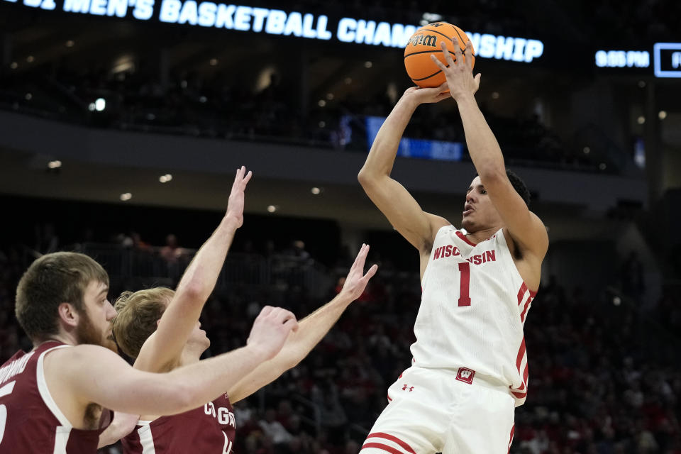 MILWAUKEE, WISCONSIN - MARCH 18: Johnny Davis #1 of the Wisconsin Badgers shoots against the Colgate Raiders in the first half during the first round of the 2022 NCAA Men's Basketball Tournament at Fiserv Forum on March 18, 2022 in Milwaukee, Wisconsin. (Photo by Patrick McDermott/Getty Images)