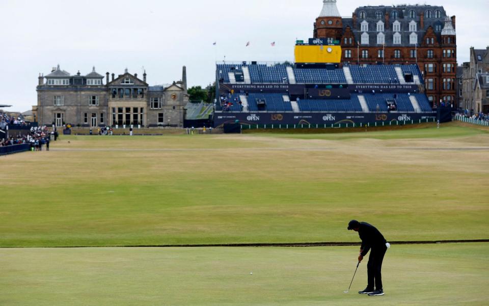 Mickelson putts at the first&nbsp; - REUTERS