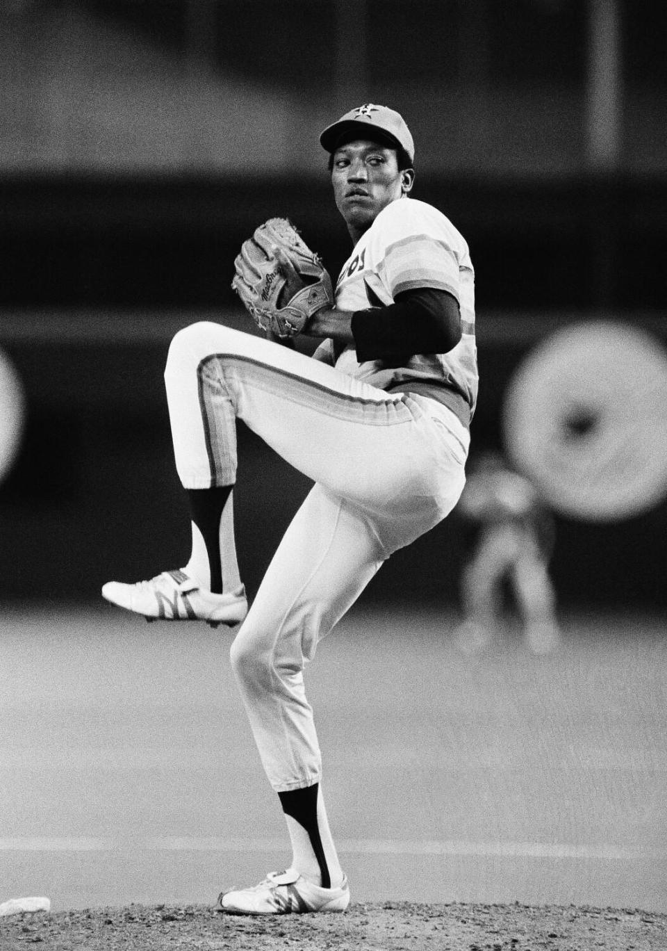 Houston Astros' J.R. Richard pitches against the Chicago Cubs on June 12, 1980 in Houston.