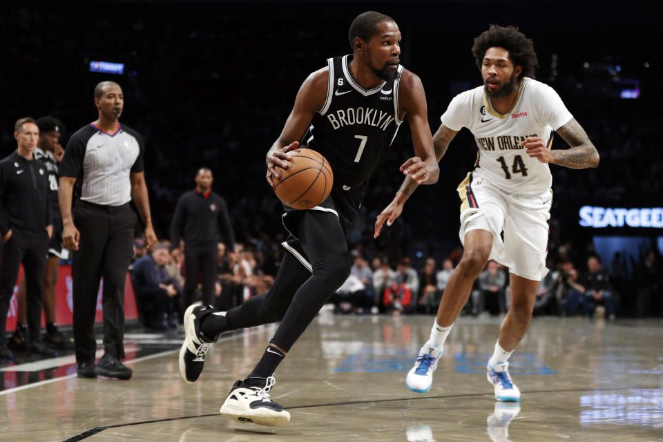 NEW YORK, NEW YORK - OCTOBER 19: Kevin Durant #7 of the Brooklyn Nets dribbles as Brandon Ingram #14 of the New Orleans Pelicans defends during the second half at Barclays Center on October 19, 2022 in the Brooklyn borough of New York City. The Pelicans won 130-108. NOTE TO USER: User expressly acknowledges and agrees that, by downloading and or using this photograph, User is consenting to the terms and conditions of the Getty Images License Agreement. (Photo by Sarah Stier/Getty Images)