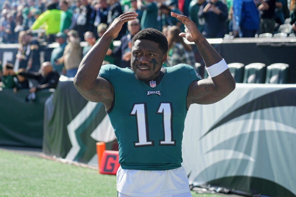 PHILADELPHIA, PA - OCTOBER 30: Philadelphia Eagles wide receiver AJ Brown (11) celebrates during the game between the Pittsburg Steelers and the Philadelphia Eagles on October 30, 2022 at Lincoln Financial Field in Philadelphia, PA. (Photo by Andy Lewis/Icon Sportswire via Getty Images)