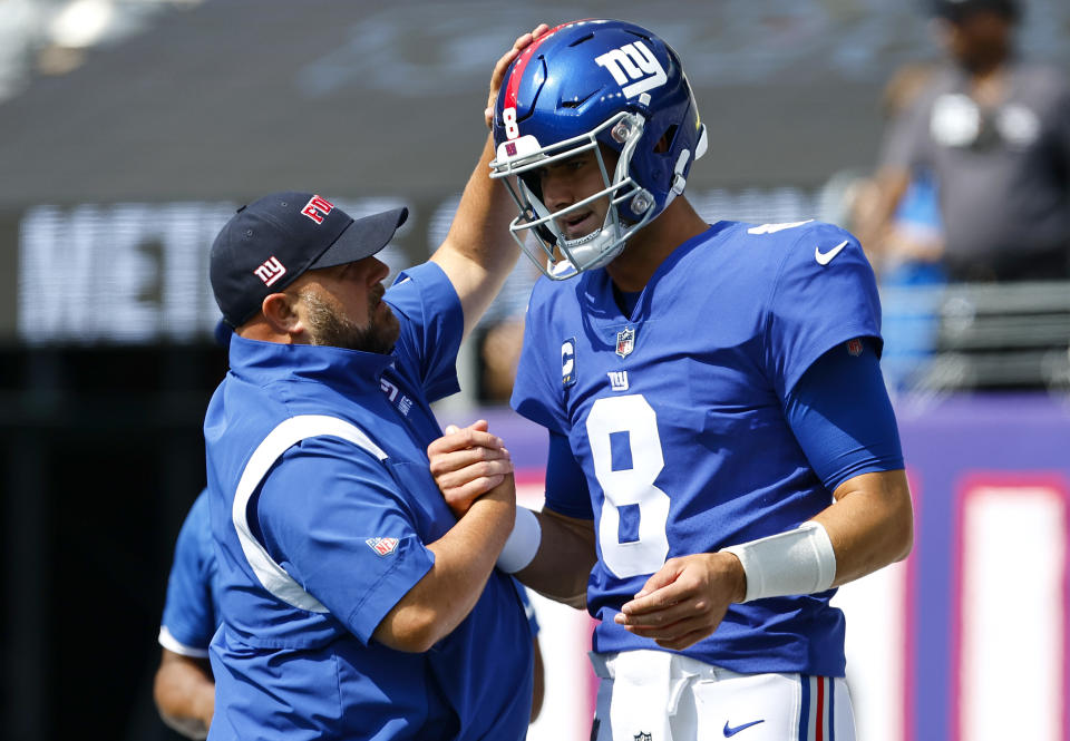 Brian Daboll's relationships with his players, including starting quarterback Daniel Jones (8), is one of the main reasons the New York Giants are off to a 6-1 start. (Photo by Rich Schultz/Getty Images)