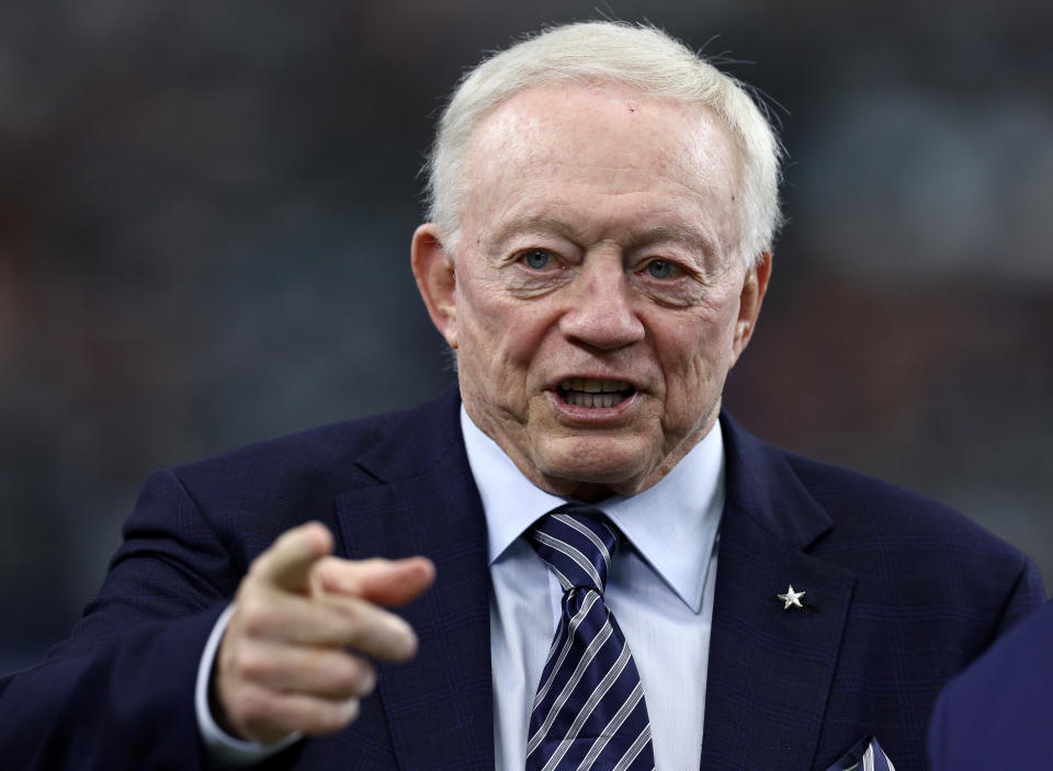 Cowboys owner Jerry Jones, interacting with fans on Oct. 23 in Arlington, Texas, responded Thursday to follow-up questions about a Washington Post feature on him. (Photo by Tom Pennington/Getty Images)