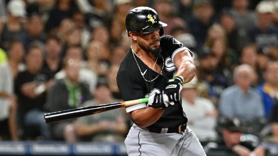 Jose Abreu swinging with White Sox September 2022