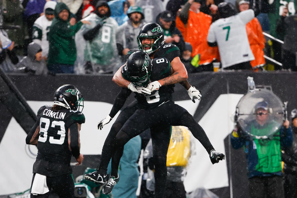 EAST RUTHERFORD, NJ - NOVEMBER 27: New York Jets wide receiver Elijah Moore (8) celebrates with New York Jets tight end C.J. Uzomah (87) after scoring a touchdown during the National Football League game between the New York Jets and the Chicago Bears on November 27, 2022 at MetLife Stadium in East Rutherford, New Jersey. (Photo by Rich Graessle/Icon Sportswire via Getty Images)