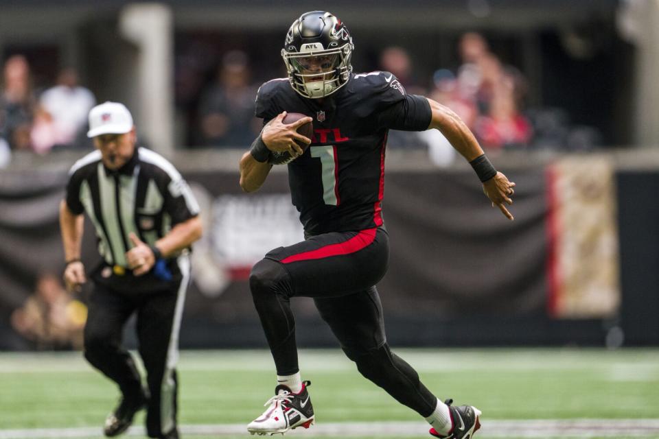 Atlanta Falcons quarterback Marcus Mariota runs the ball during the first half against the Chargers.