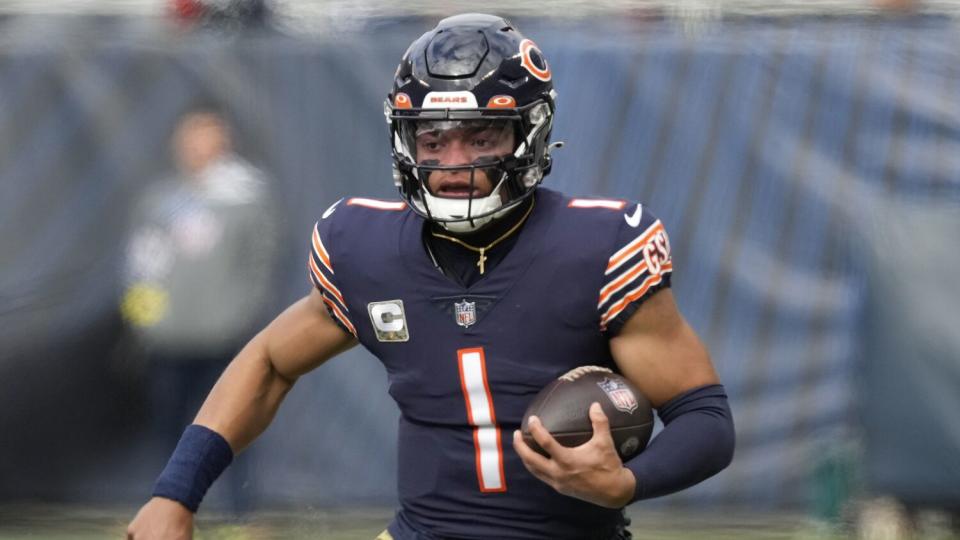 Chicago Bears quarterback Justin Fields runs the ball against the Detroit Lions.