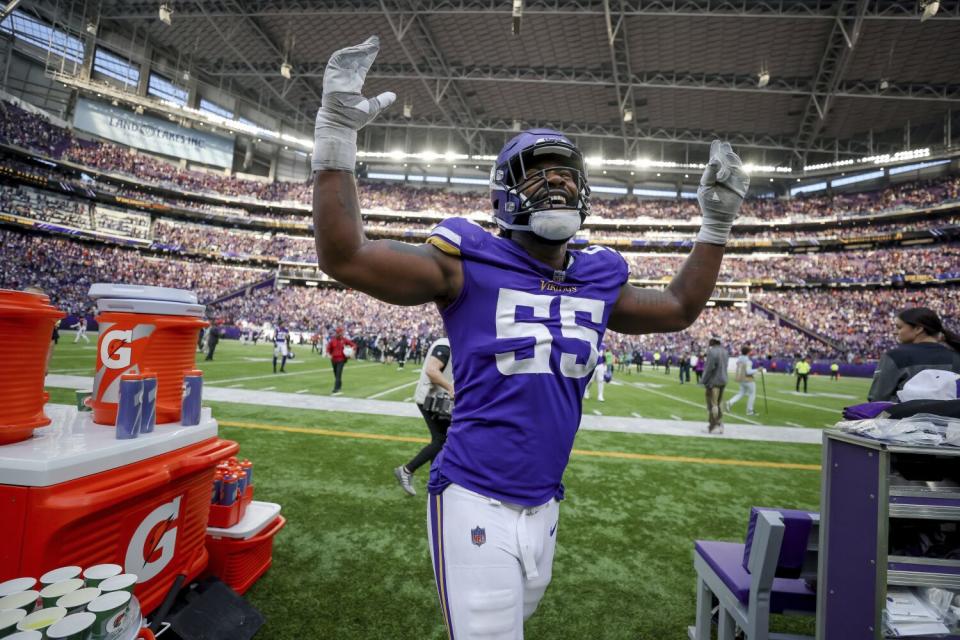 Minnesota Vikings linebacker Za'Darius Smith celebrates after winning 34-26 against the Arizona Cardinals.