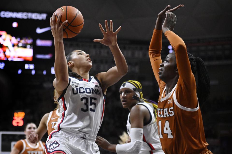 The Huskies looked like national title contenders behind a commanding performance from sophomore Azzi Fudd.(AP Photo/Jessica Hill)