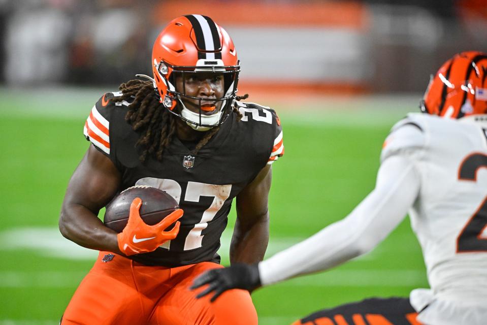 Browns running back Kareem Hunt carries the ball during the first half against the Cincinnati Bengals in Cleveland, Monday, Oct. 31, 2022.