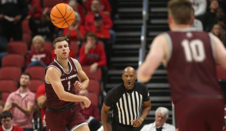 Bellarmine’s Justin Betz passes the ball to Garrett Tipton against Louisville. Nov. 9, 2022