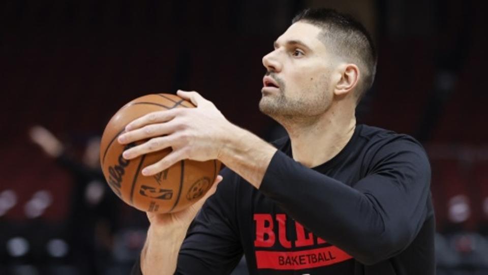 Chicago Bulls center Nikola Vucevic (9) warms up before an NBA game against the Washington Wizards at United Center