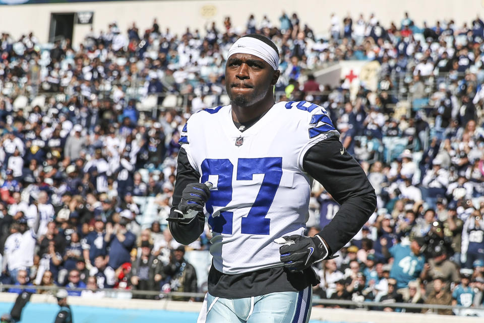 Jayron Kearse and the Cowboys defense know that with the way they've played the past couple of weeks, the Eagles' eyes might be lighting up. (AP Photo/Gary McCullough)