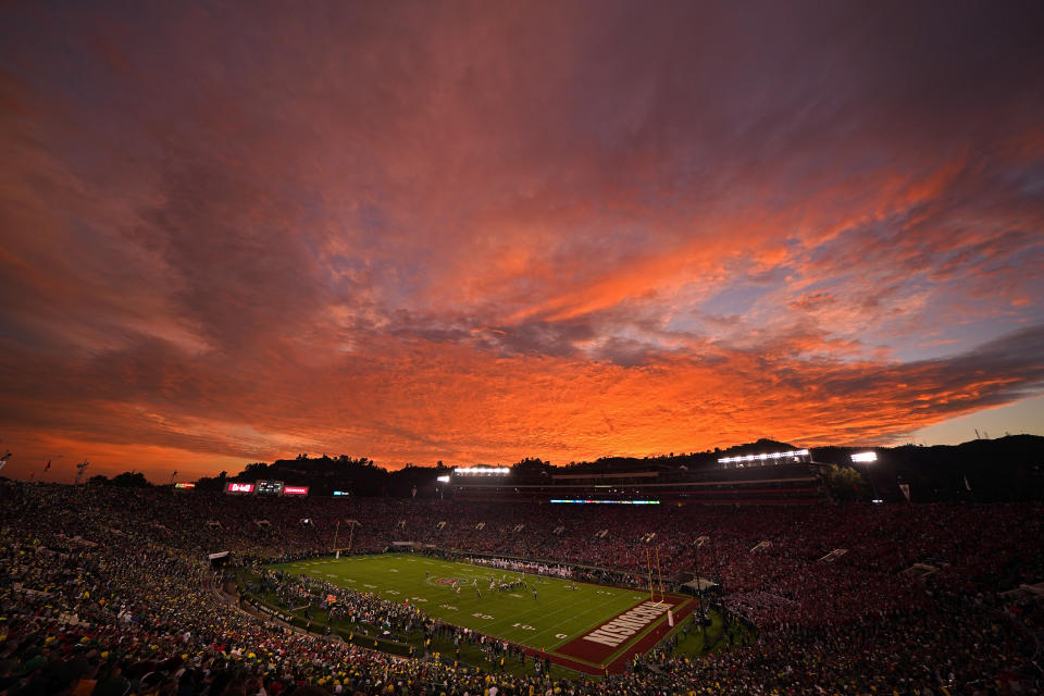 PASADENA, CALIFORNIA - JANUARY 01: A general view of the stadium as the sun sets as the Oregon Ducks play the Wisconsin Badgers during the fourth quarter in the Rose Bowl game presented by Northwestern Mutual at Rose Bowl on January 01, 2020 in Pasadena, California. (Photo by Michael Heiman/2020 Getty Images)