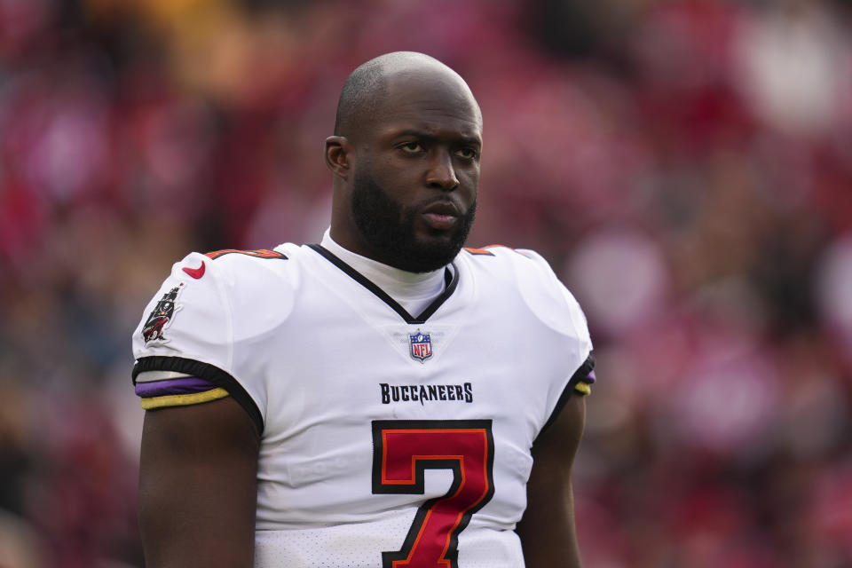 SANTA CLARA, CA - DECEMBER 11: Leonard Fournette #7 of the Tampa Bay Buccaneers looks down field against the San Francisco 49ers at Levi's Stadium on December 11, 2022 in Santa Clara, California. (Photo by Cooper Neill/Getty Images)