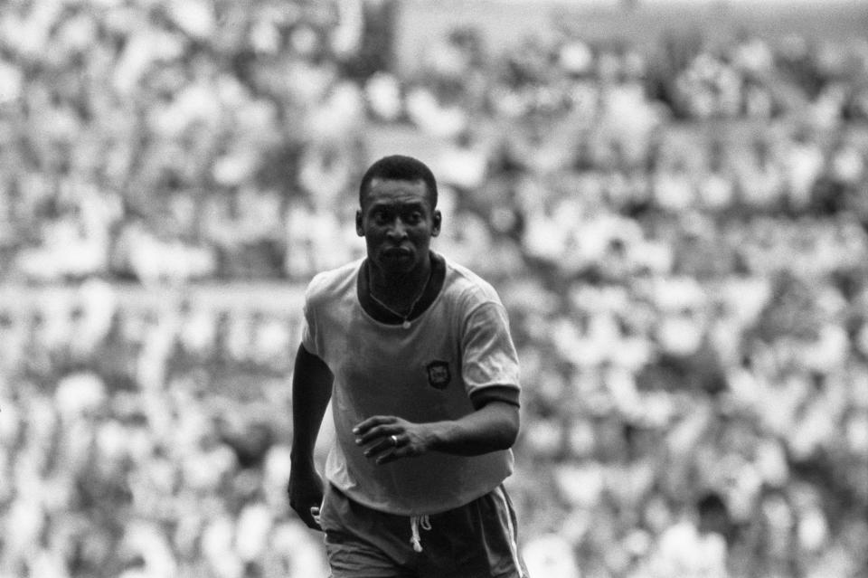 The best to ever play the game largely agreed that Pelé was the best to ever play the game. (Photo by Monte Fresco/Daily Mirror/Mirrorpix via Getty Images)