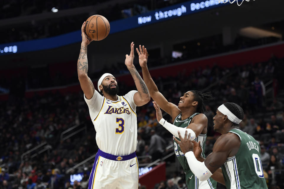 Los Angeles Lakers center Anthony Davis, left, shoots over Detroit Pistons guard Jaden Ivey and center Jalen Duren during their NBA game Sunday in Detroit. (AP Photo/Jose Juarez)