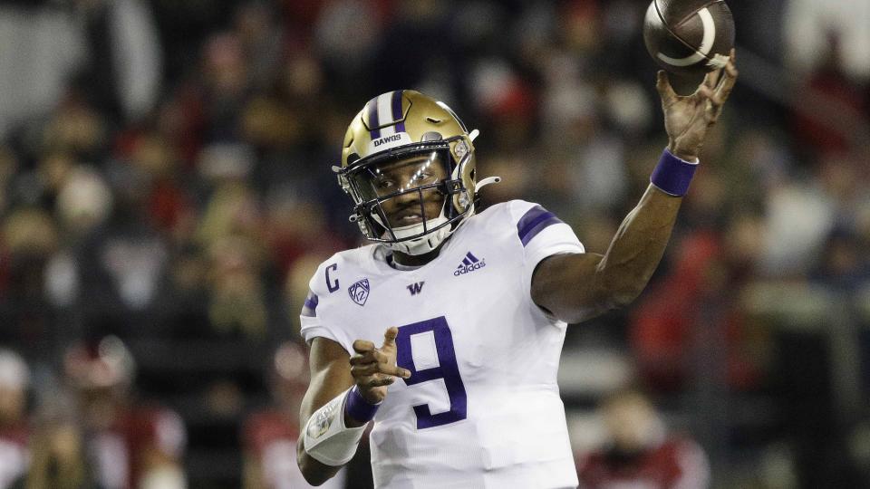 Washington quarterback Michael Penix Jr. will duel with the Texas Longhorns in the Alamo Bowl on Dec. 29. (AP Photo/Young Kwak)