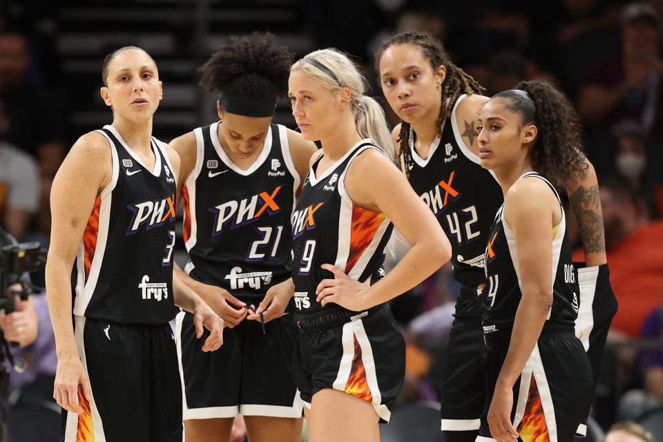 Phoenix Mercury players Diana Taurasi, Brianna Turner, Sophie Cunningham, Brittney Griner and Skylar Diggins-Smith during the the 2021 WNBA Finals on Oct. 13, 2021 in Phoenix. (Christian Petersen/Getty Images)