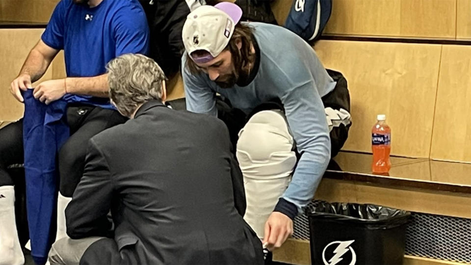 Jack Edwards and Pat Maroon chat in the dressing room ahead of Boston's game in Tampa on Thursday. (Erik Erlendsson/Twitter)