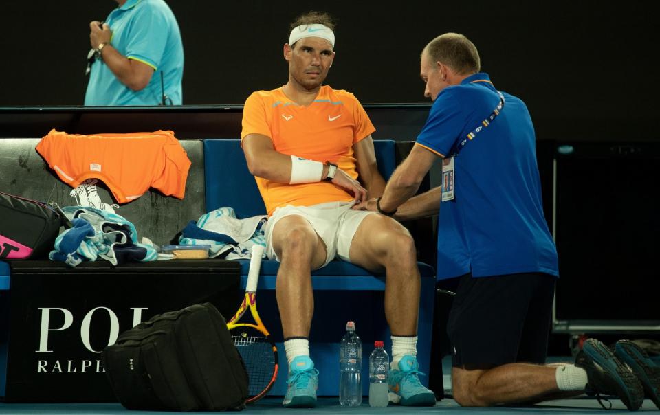 Rafael Nadal of Spain receives attention during a medical time out in their round two singles match against Mackenzie McDonald of the United States during day three of the 2023 Australian Open - Will Murray - Will Murray/Getty Images