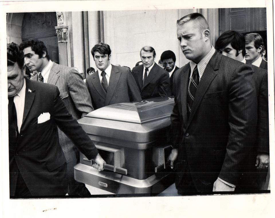 Teammates and friends say farewell to Chuck Hughes, the Detroit Lions wideout who died in 1971 after suffering a heart attack midgame.