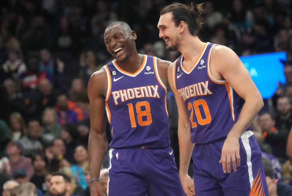 Phoenix Suns center Bismack Biyombo (18) congratulates forward Dario Saric (20) after he made a shot while being fouled against the Memphis Grizzlies at Footprint Center on Jan. 22, 2023.
